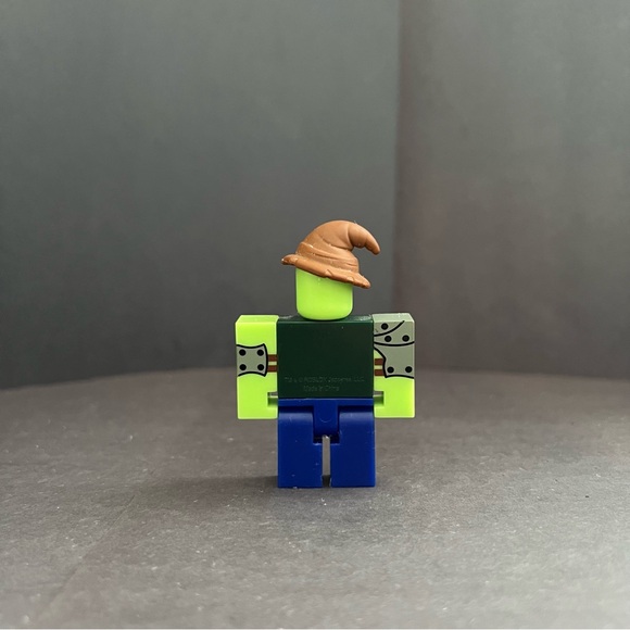 ROBLOX Celebrity SERIES 9 MONSTER ISLAND: BENTSTAFF MONSTER GRUMPY FACE - Picture 2 of 3